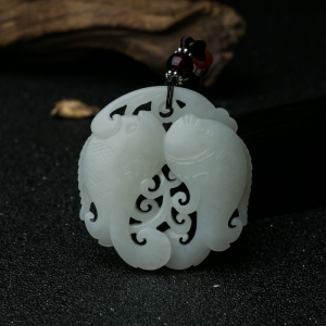 山料和田白玉镂雕双鱼吊坠