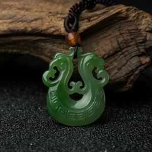 山料和田碧玉镂雕龙凤吊坠