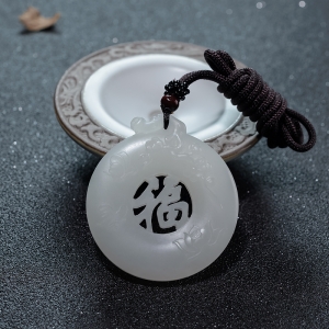 山料和田羊脂白玉福在眼前吊坠