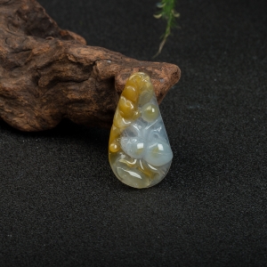 糯冰种俏色翡翠知足是福吊坠