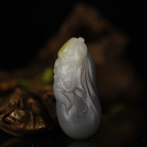 籽料和田青花玉一品清廉吊坠