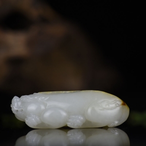 籽料俏色和田玉貔貅吊坠