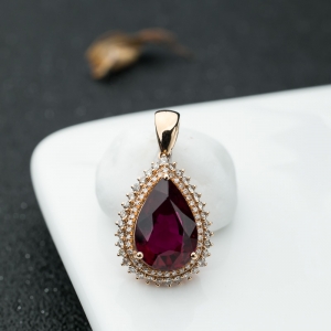 18K金镶钻红色碧玺吊坠
