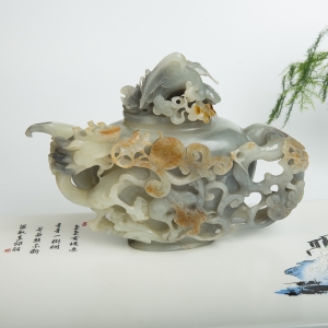 籽料和田青花玉腾龙茶壶摆件