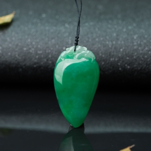 糯种翠绿翡翠辣椒吊坠