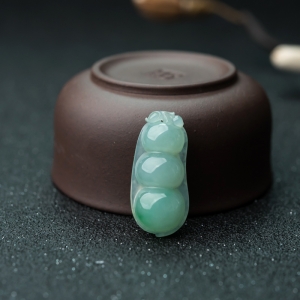 糯种豆绿翡翠福豆吊坠