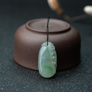 糯冰种飘翠翡翠福瓜吊坠