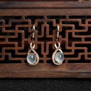 18k糯冰种翡翠耳坠