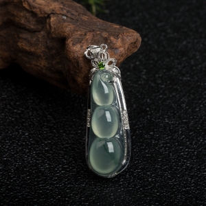 18k糯冰种飘花翡翠连中三元吊坠