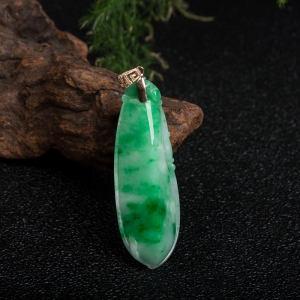 18k糯种飘翠翡翠福瓜吊坠