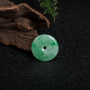 豆种豆绿翡翠平安扣吊坠