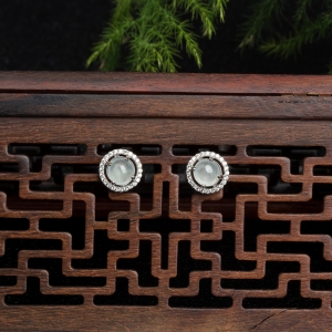 银镶糯冰种翡翠耳钉