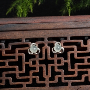 银镶糯冰种翡翠耳钉