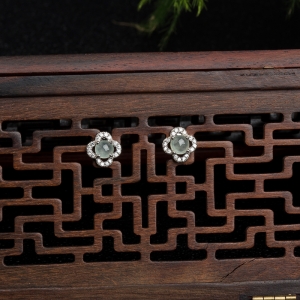 银镶糯冰种翡翠耳钉