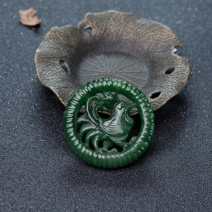 山料和田碧玉鸡牌吊坠