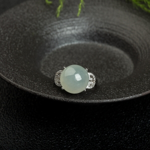 银镶糯种翡翠戒指