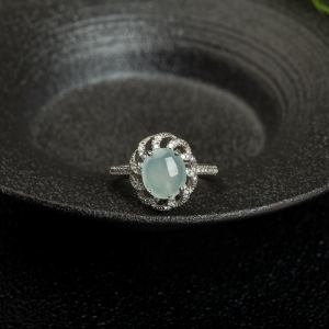 银镶糯冰种翡翠戒指