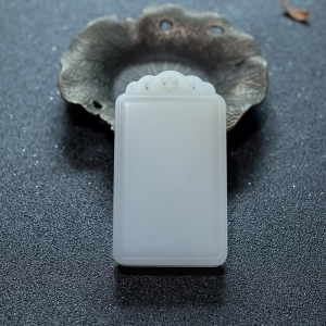 山料和田白玉平安无事牌吊坠