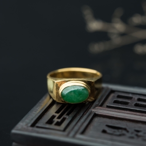 18K糯种翠绿翡翠戒指