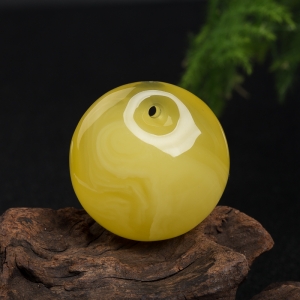 鸡油黄蜜蜡平安扣吊坠