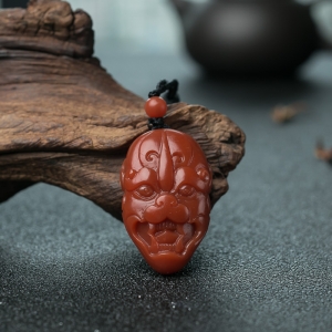 柿子红南红兽面吊坠