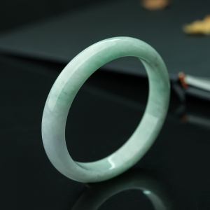 54mm糯种浅绿翡翠手镯