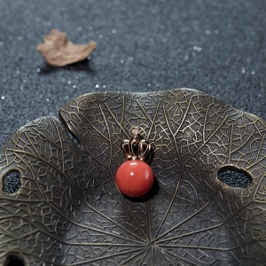 18K沙丁珊瑚圆珠吊坠