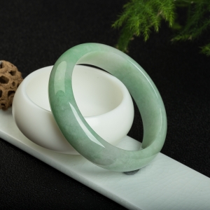 60.5mm糯种飘翠翡翠手镯