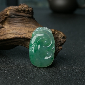 糯冰种飘翠翡翠如意吊坠