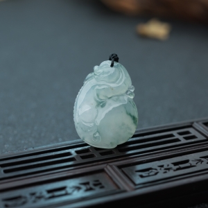 糯冰种飘花翡翠貔貅吊坠