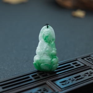 糯种飘翠翡翠观音吊坠