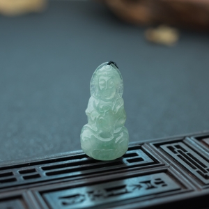 糯冰种晴水翡翠观音吊坠