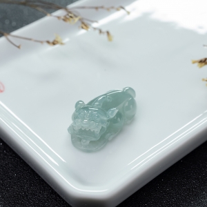 糯冰种浅绿翡翠貔貅吊坠