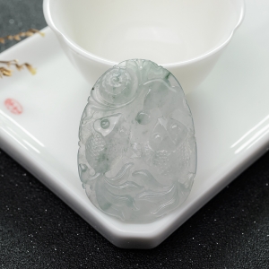 冰种飘花翡翠连年有余吊坠