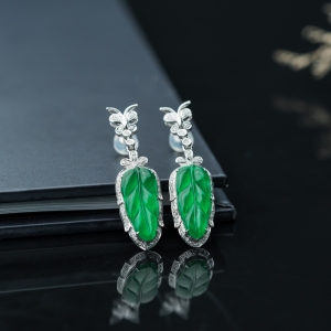 18K糯冰种阳绿翡翠叶子耳坠