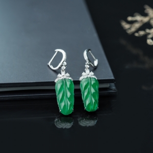 18K糯冰种阳绿翡翠叶子耳坠