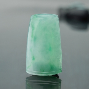 糯冰种豆绿翡翠竹节吊坠