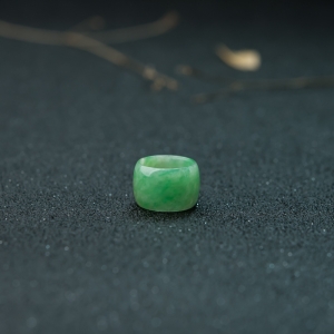 糯冰种俏色翡翠路路通吊坠