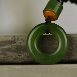 山料和田碧玉平安环吊坠