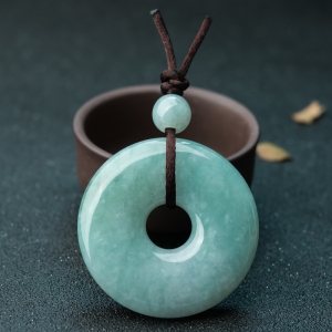 糯种豆绿翡翠平安扣吊坠