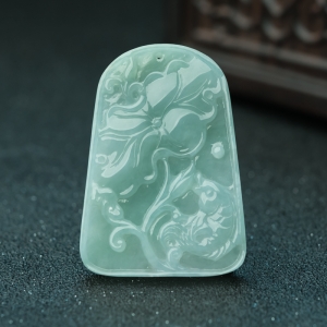 糯种浅绿翡翠年年有余吊坠