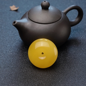 鸡油黄蜜蜡平安扣吊坠