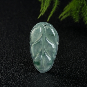 糯冰种飘花翡翠金枝玉叶吊坠
