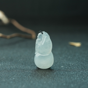 糯冰种翡翠葫芦吊坠