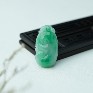 糯种飘翠翡翠如意吊坠