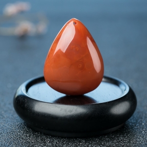 柿子红南红水滴吊坠