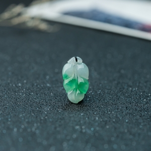 糯冰种飘翠翡翠大业有成吊坠