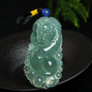 糯冰种晴水翡翠龙腾四海吊坠