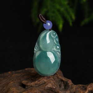 糯冰种蓝水翡翠福禄吊坠