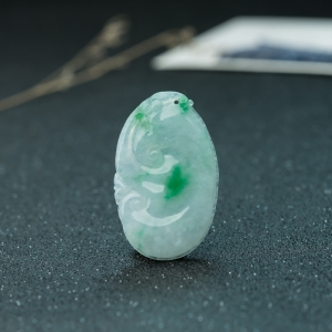 糯种飘翠翡翠如意吊坠